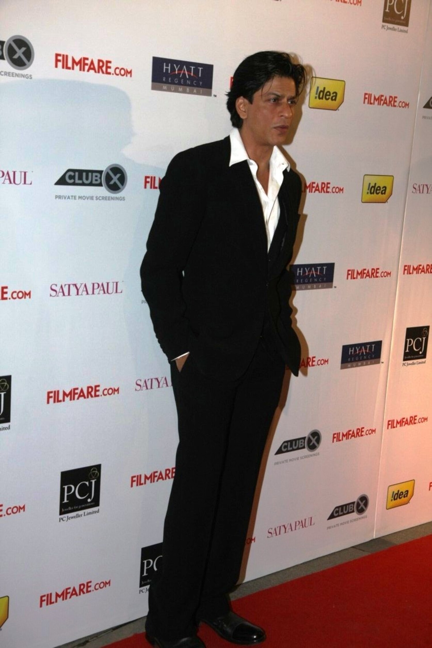 Superstar Shah Rukh Khan At Filmfare Awards 2012 Nominations Party 3 Rediff Bollywood Photos