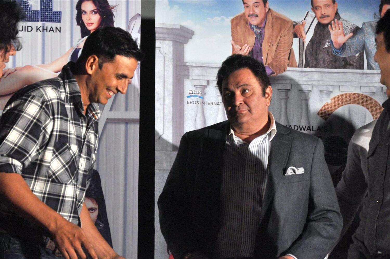  - 80xjbud11s21mh6l.D.0.Akshay-Kumar_Rishi-Kapoor-at-film-Housefull-2-first-theatrical-promo-launch-at-Cinemax-in-Mumbai--1-