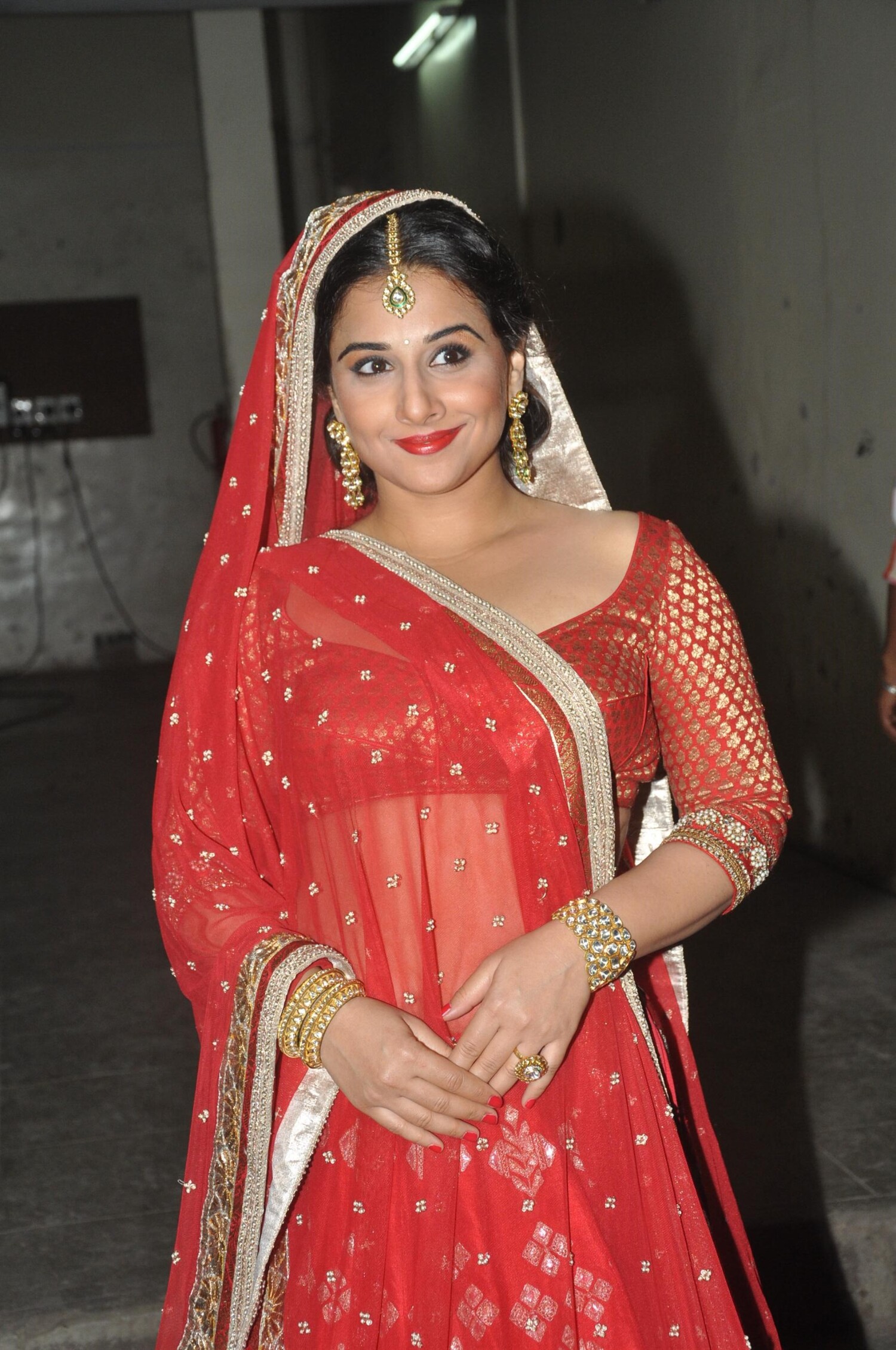 Vidya Balan Snapped On The Sets Of Ranka Jewellery Store Ad Film Shoot ...