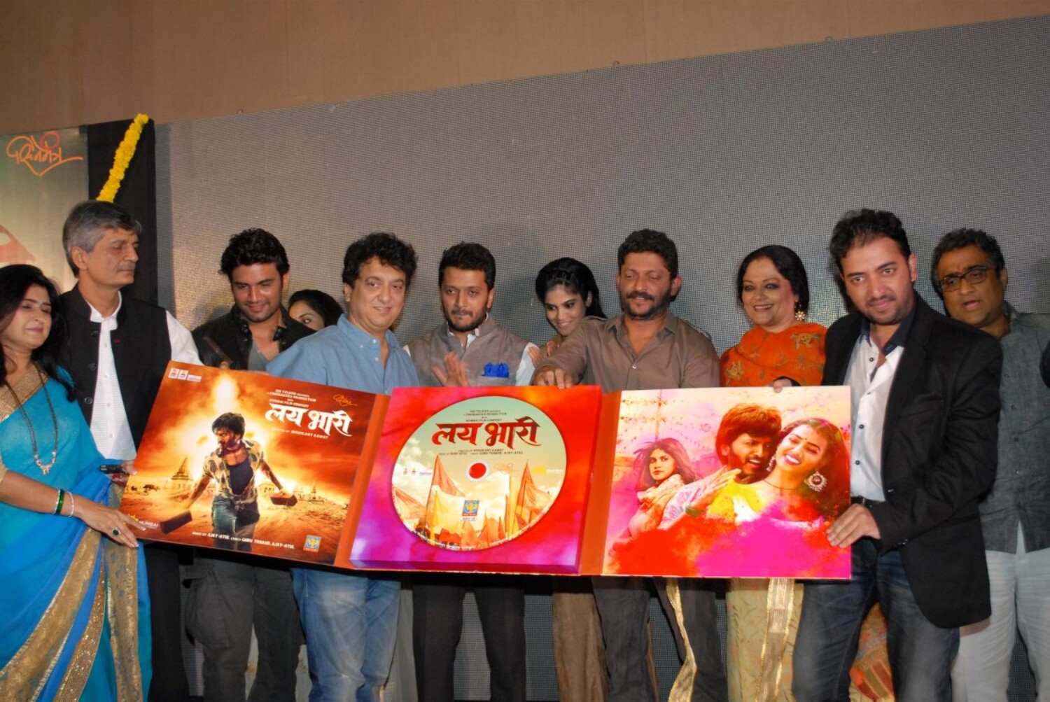 ritesh-deshmukh-with-his-team-of-marathi-film-lai-bhaari-launching-the