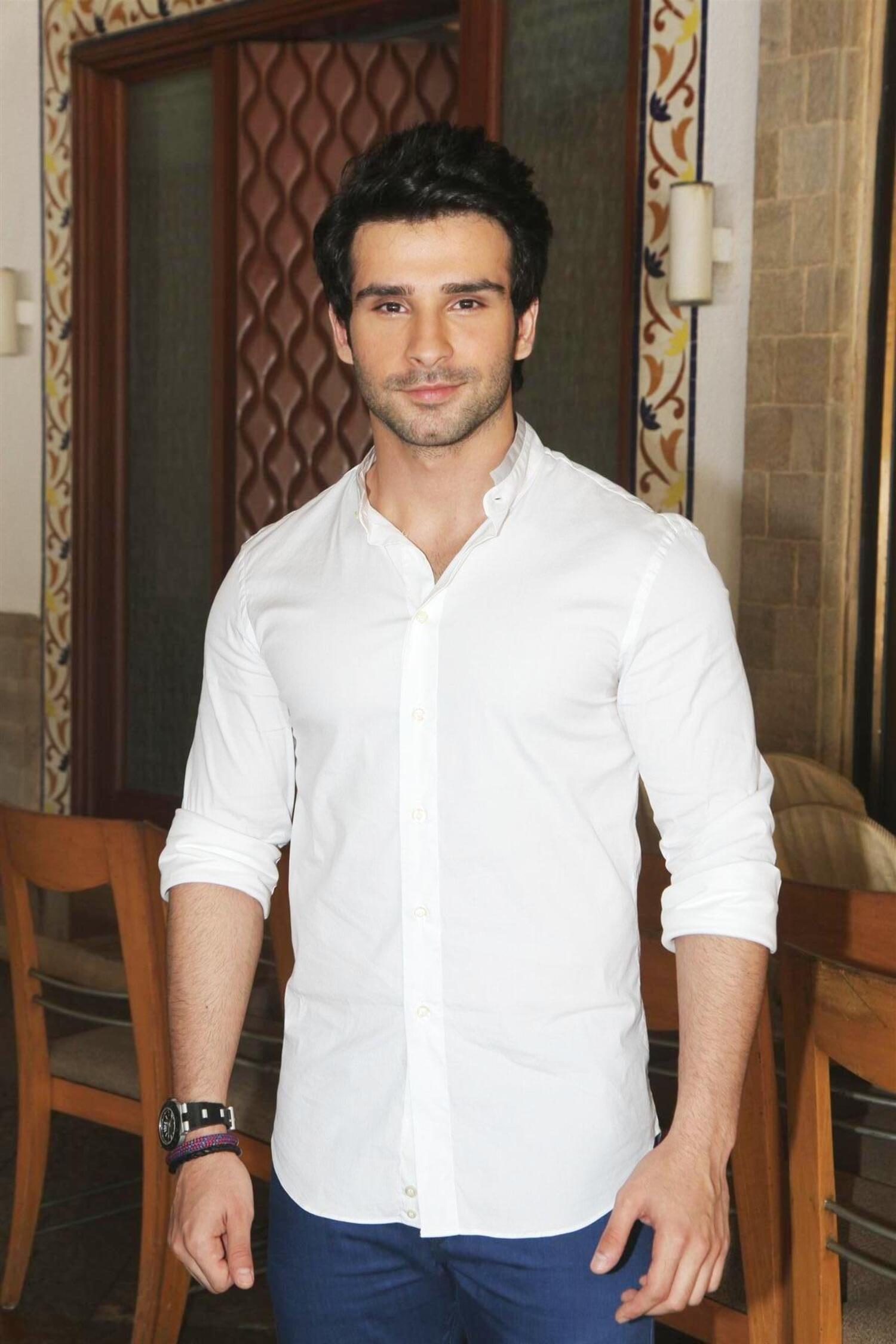 Girish Kumar at film RAMAIYA VASTAVAIYA press meet in Mumbai 1