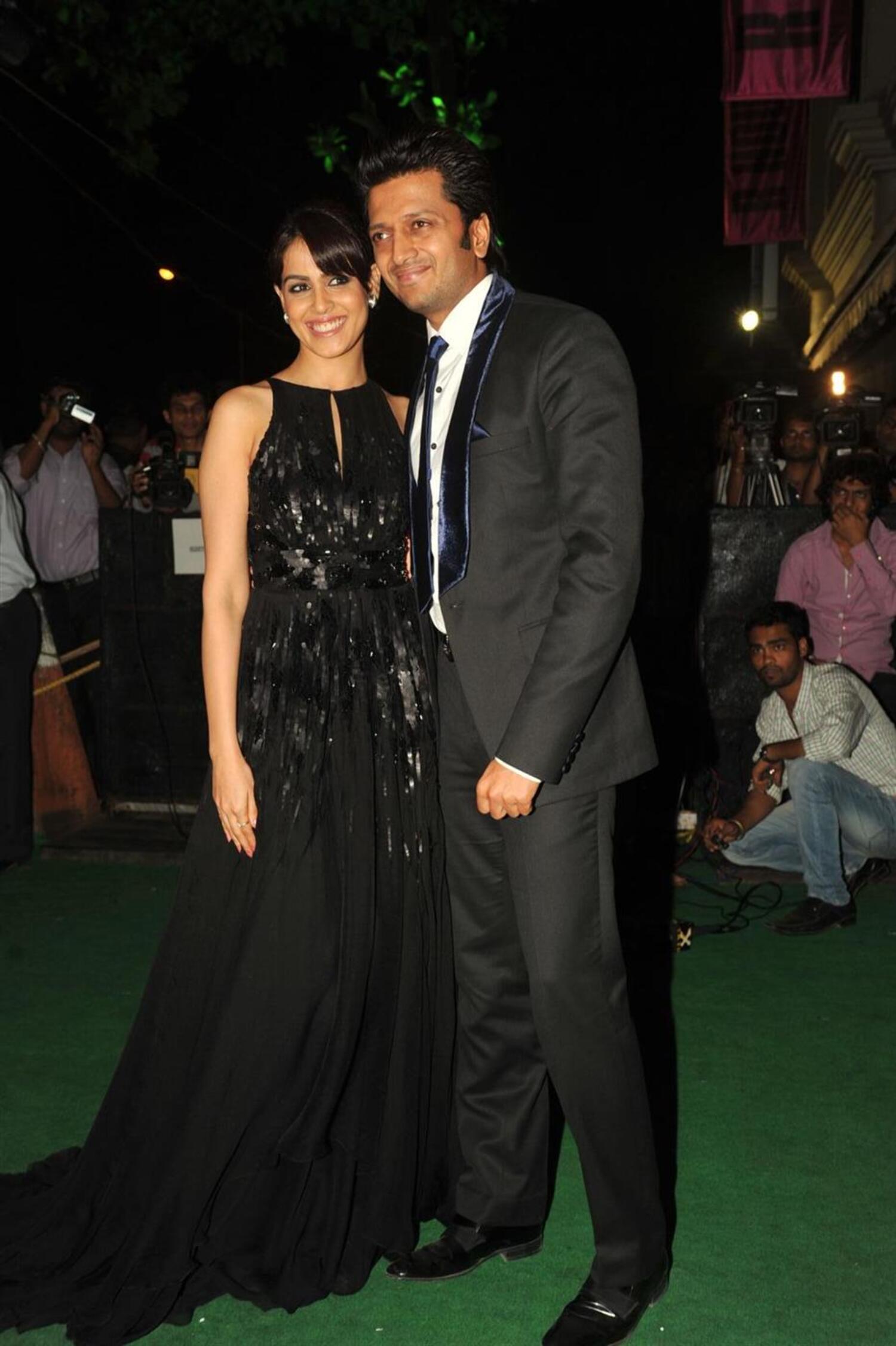 Ritesh Deshmukh with wife Genelia at Suneil Shetty s two new stores