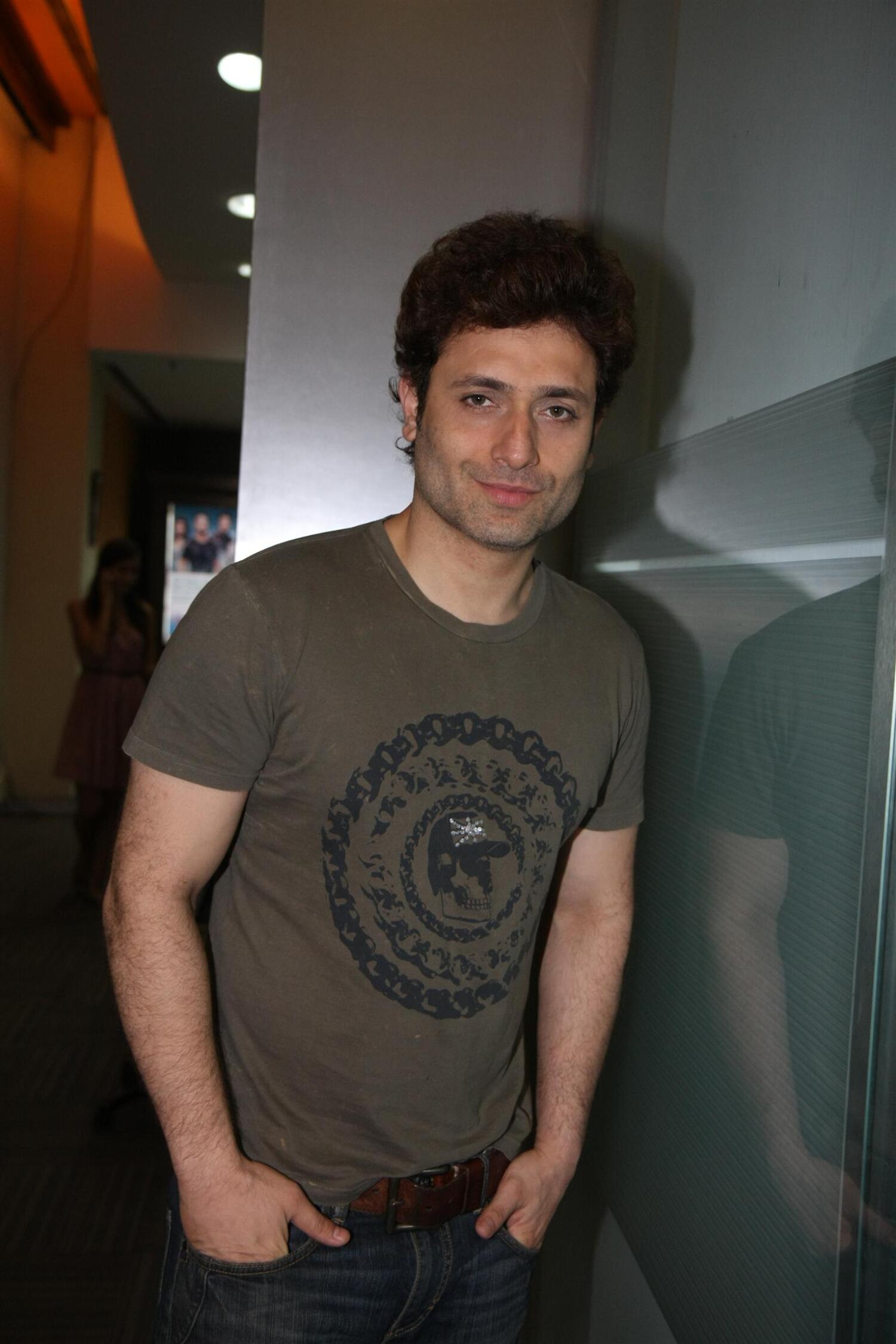 actor-shiney-ahuja-posing-for-photographers-at-big-fm-studios-in-mumbai-for-launch-of-a-unique