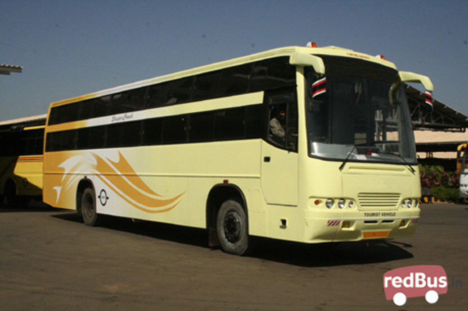 volvo bus services from delhi to jalandhar