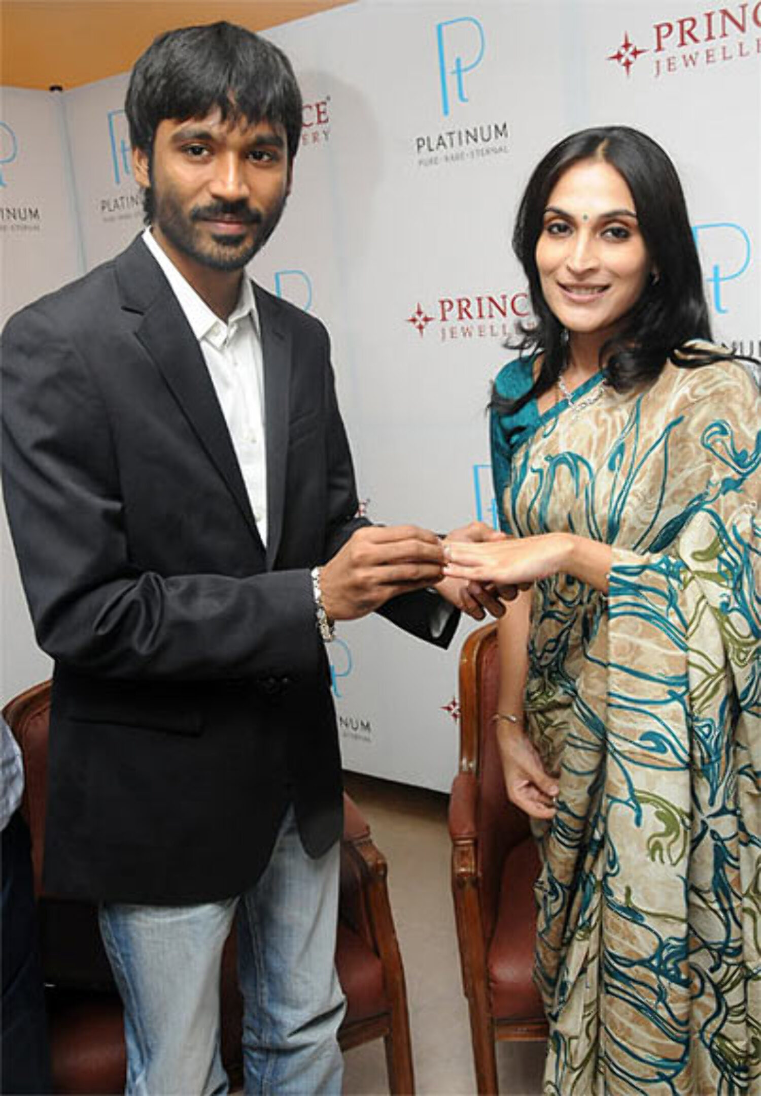 Dhanush with Wife Aishwarya : dhanush - photo 5 from album dhanush