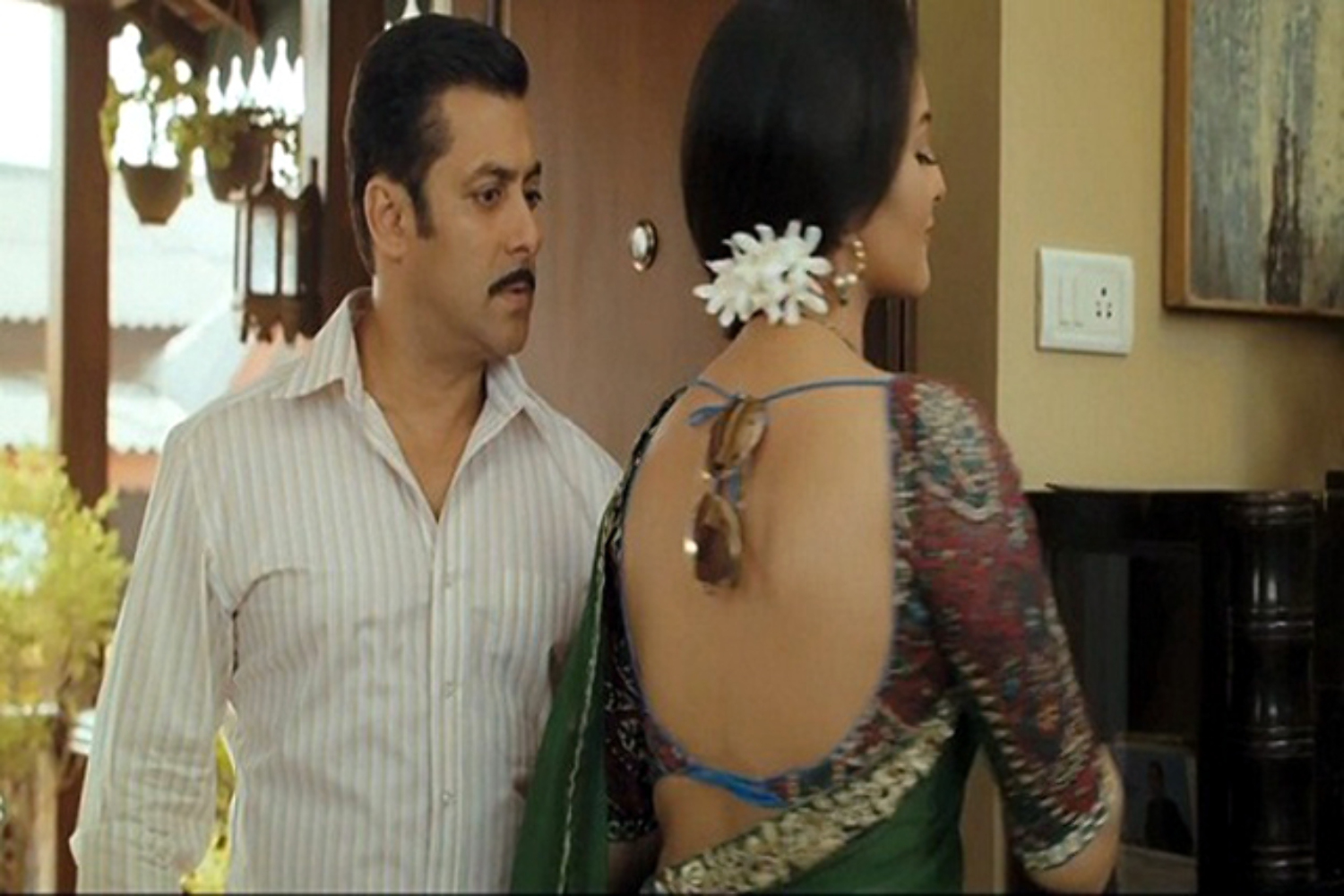 Sonakshi Sinha Salman Khan Dabangg 2 Movie Photo Dabangg 2 Photo 10 From Album Dabangg 2
