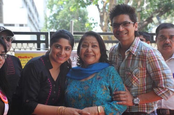 Singer Shaan with his mother and wife Radhika at the Dadasaheb Phalke