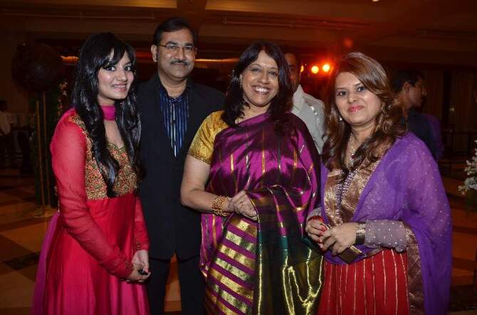 SUDESH BHOSLE WITH WIFE AND KAVITA KRISHNAMURTHY at wedding reception