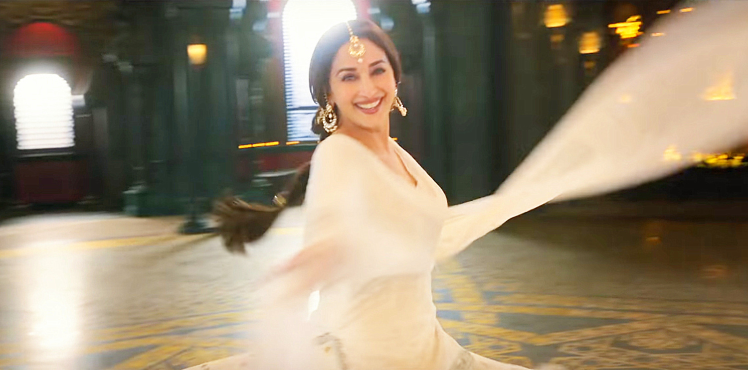 Madhuri Dixit KALANK Movie Photos 4 : kalank - photo 25 from album ...