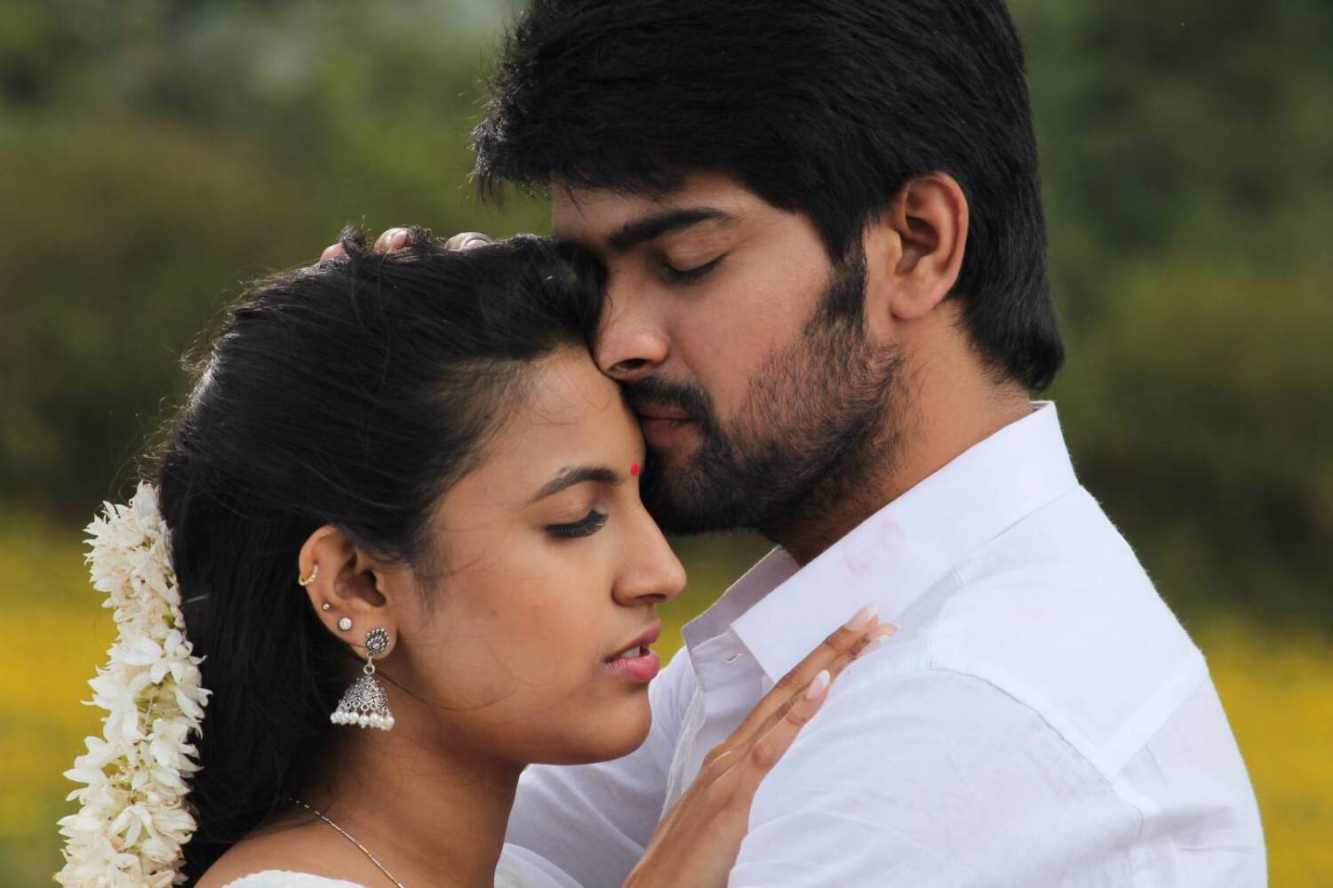 Naga Shourya and Niharika Konidela Oka Manasu Film Photo : oka manasu ...