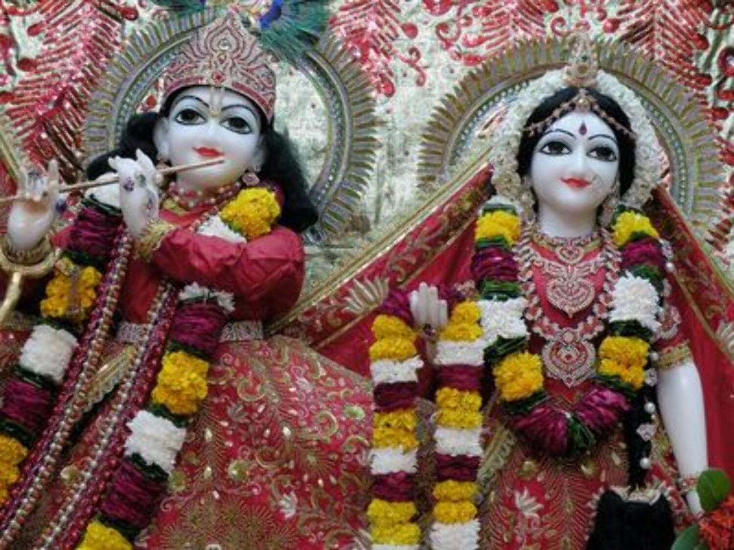 normal Radha krishna in red vastra : radhe radhe on Rediff Pages